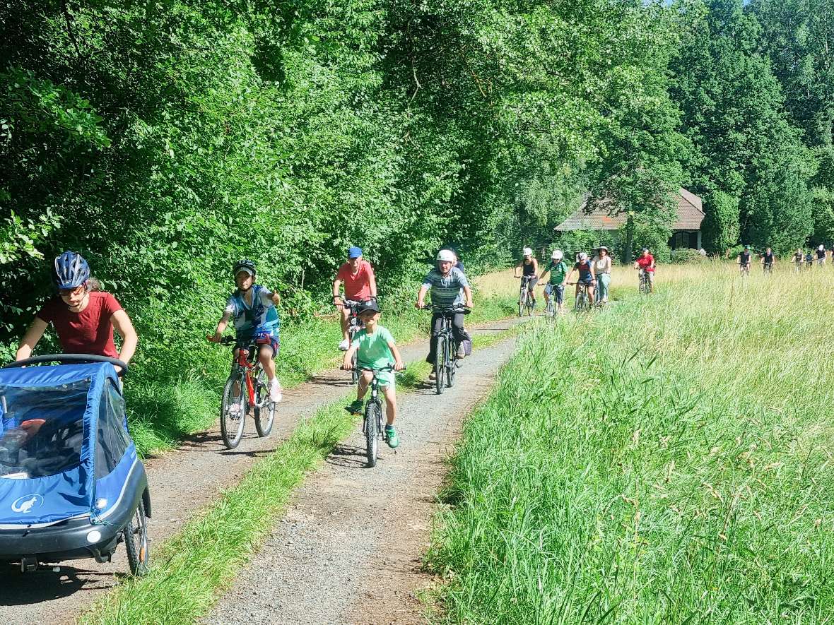 Die geführte Radtour leitete die Gruppe durch die Teichlandschaft von Station zu Station. 