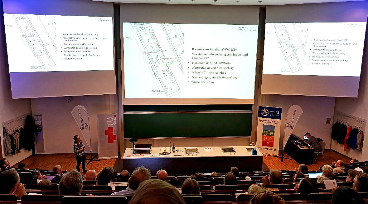 Das Foto zeigt den Hörsaal an der Technischen Universität Graz beim Vortrag der BAW-Mitarbeiterin Anna Zeiser.