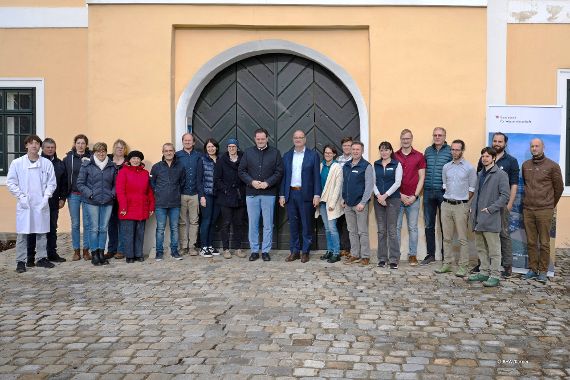 Gruppenfoto mit dem Herrn Bundesminister und allen Bedienstetendes BAW Petzenkirchen